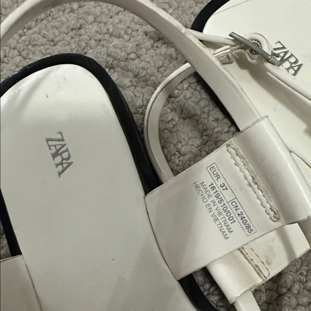 Zara White Flat Strappy Toe-Ring Sandals with Silver Accent - Picture 2 of 4